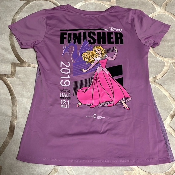 2019 Princess Half marathon finisher tshirt - Picture 3 of 3